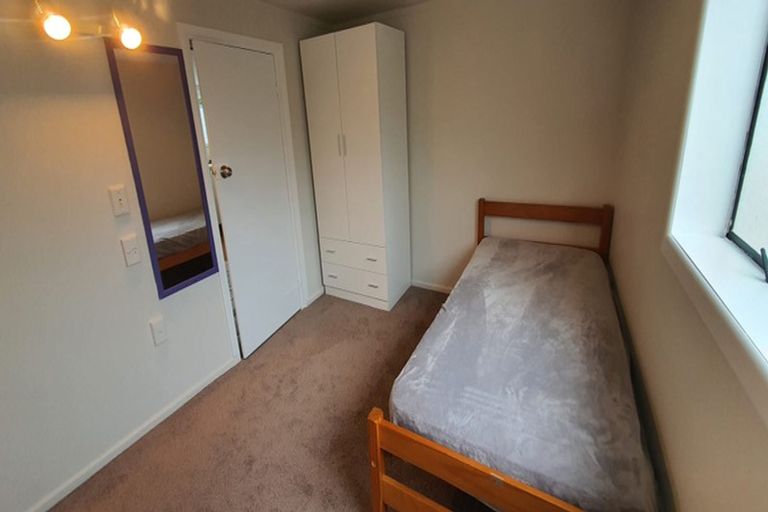 Photo of property in 2/46 Sunnynook Road, Sunnynook, Auckland, 0620