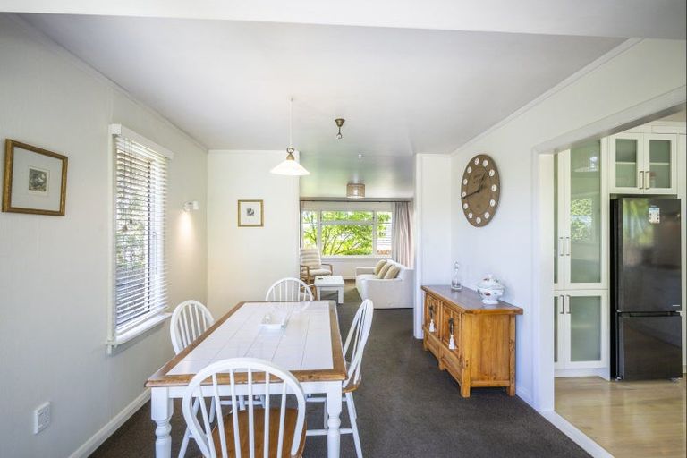 Photo of property in 16 Tauroa Road, Havelock North, 4130