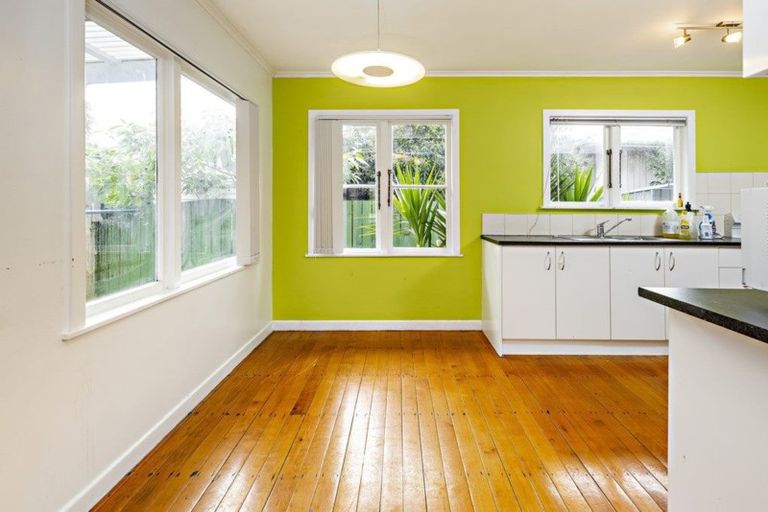 Photo of property in 11 Surrey Street, Manurewa, Auckland, 2102