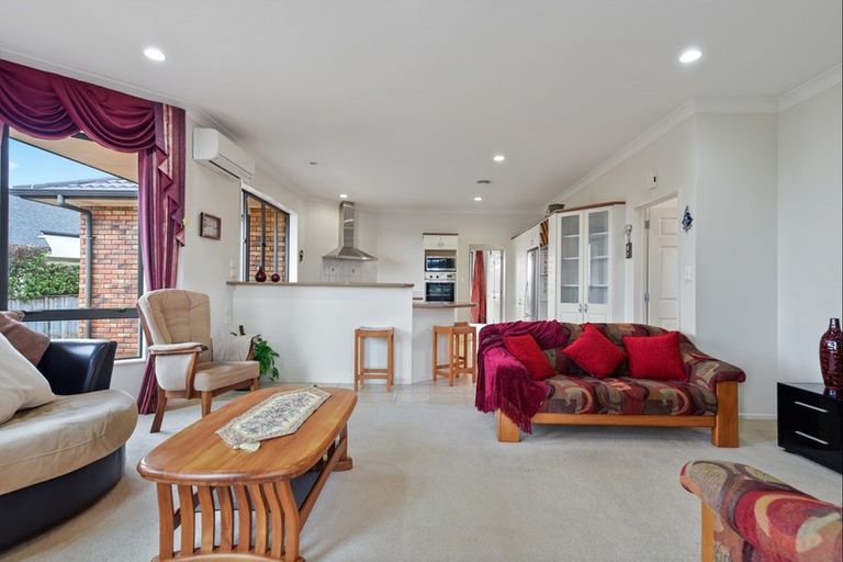 Photo of property in 74 Rototuna Road, Rototuna, Hamilton, 3210