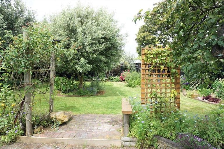 Photo of property in 20 Weraroa Road, Levin, 5510