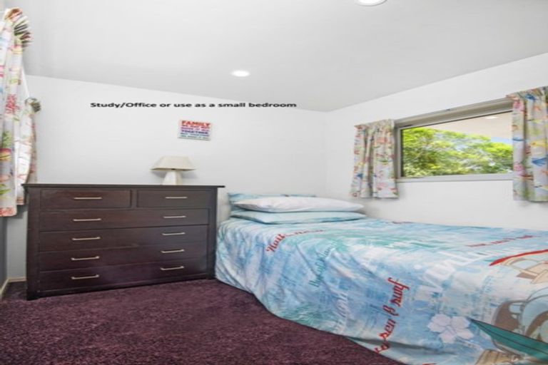 Photo of property in 3 Karaka Road, Kawakawa Bay, Papakura, 2585