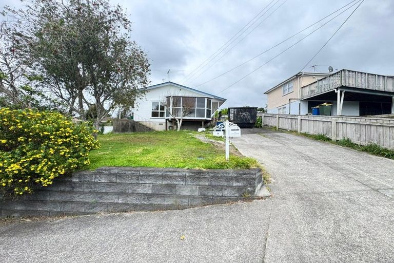 Photo of property in 9 Spargo Road, Massey, Auckland, 0614