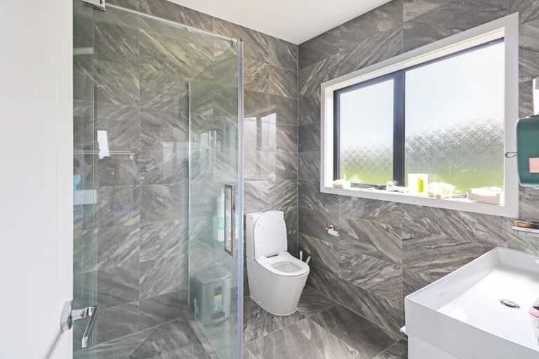 Photo of property in 46 Domett Street, Newlands, Wellington, 6037