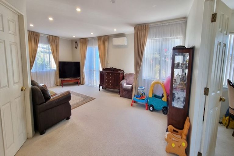 Photo of property in 2/14 Becroft Drive, Forrest Hill, Auckland, 0620