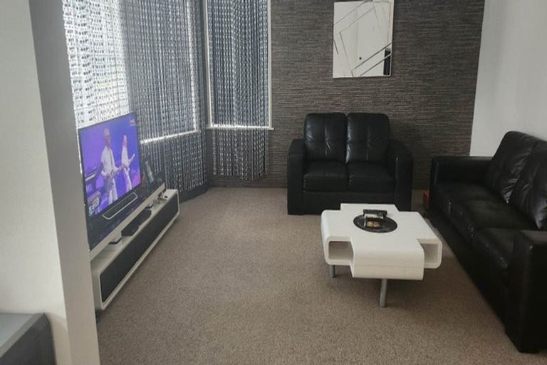 Photo of property in 17 Hewlett Road, Massey, Auckland, 0614