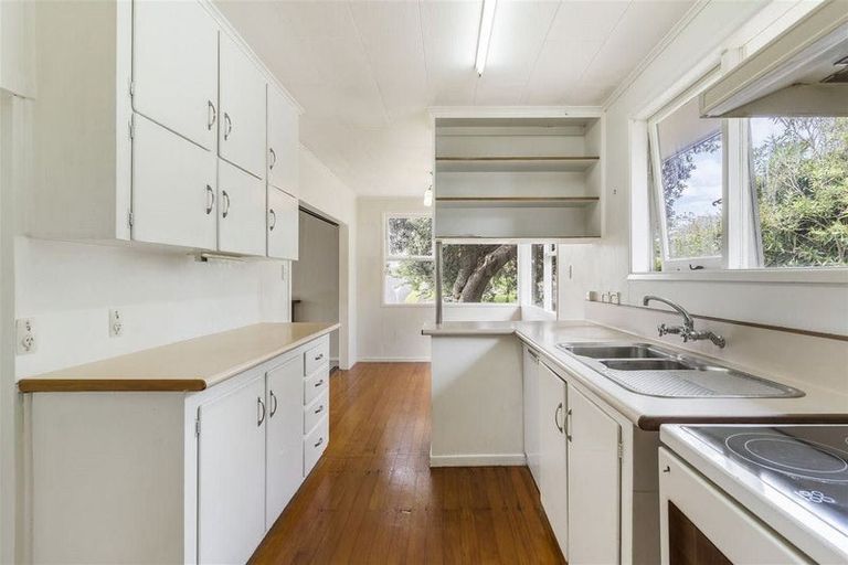 Photo of property in 10 Larne Avenue, Pakuranga Heights, Auckland, 2010