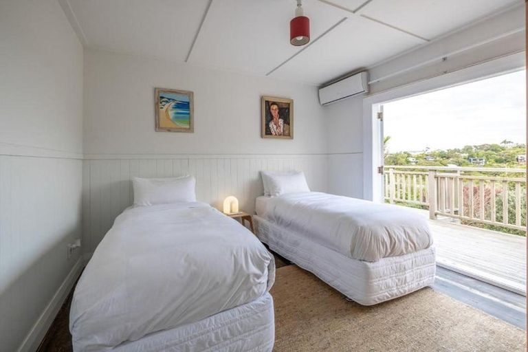 Photo of property in 70 Queens Drive, Oneroa, Waiheke Island, 1081