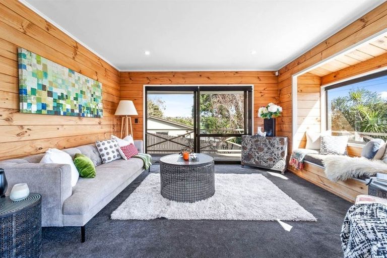 Photo of property in 1/80 Browns Bay Road, Rothesay Bay, Auckland, 0630