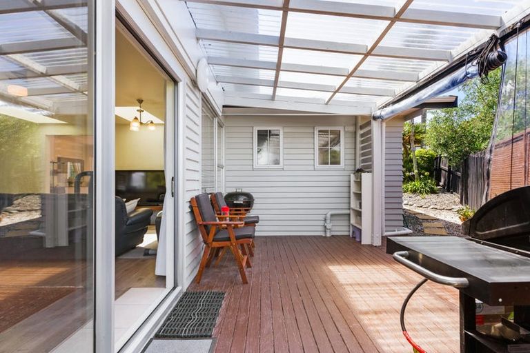 Photo of property in 3a Leiden Place, Totara Vale, Auckland, 0629