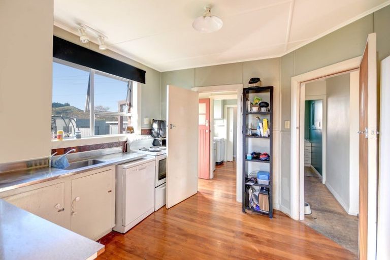 Photo of property in 28 Koremata Street, Green Island, Dunedin, 9018