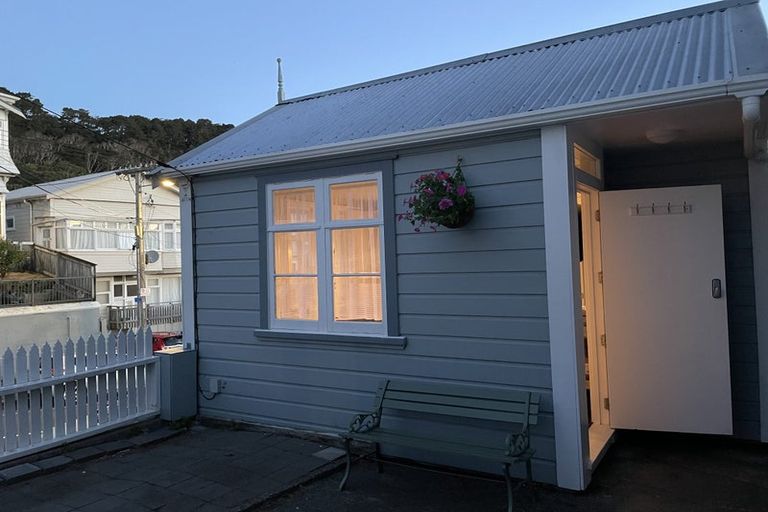Photo of property in 5/28-28b Austin Street, Mount Victoria, Wellington, 6011