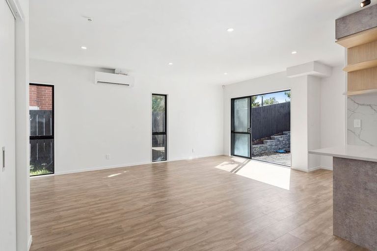 Photo of property in 101a Beach Road, Te Atatu Peninsula, 0610