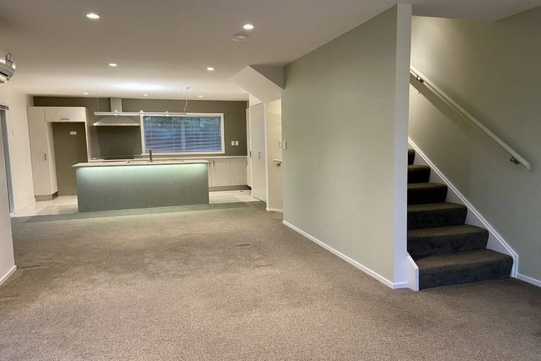 Photo of property in 5/61 Black Rock Road, Newlands, Wellington, 6037