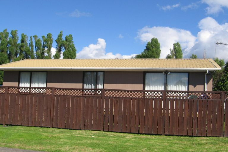 Photo of property in 1/26 Posa Avenue, Henderson, Auckland, 0612