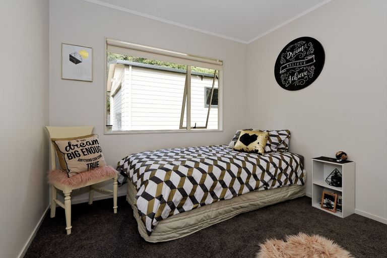 Photo of property in 53a Onedin Place, Titirangi, Auckland, 0604