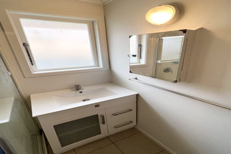 Photo of property in 44 Wilsher Crescent, Henderson, Auckland, 0612