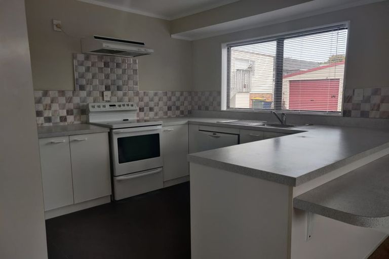 Photo of property in 2/65 Golf Road, New Lynn, Auckland, 0600