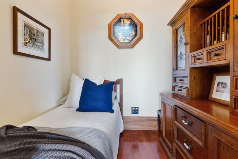 Photo of property in 186 Oriental Parade, Oriental Bay, Wellington, 6011