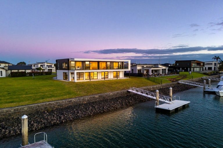 Photo of property in 21 Fred Carr Place, One Tree Point, 0118