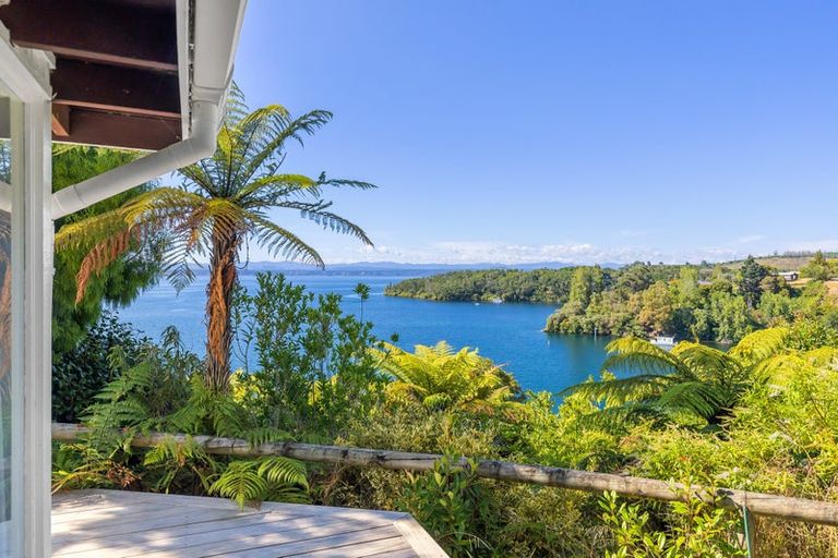 Photo of property in 846 Wily Terrace, Acacia Bay, Taupo, 3330