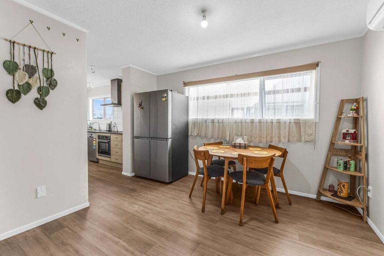 Photo of property in 19 Hollydale Grove, Churton Park, Wellington, 6037