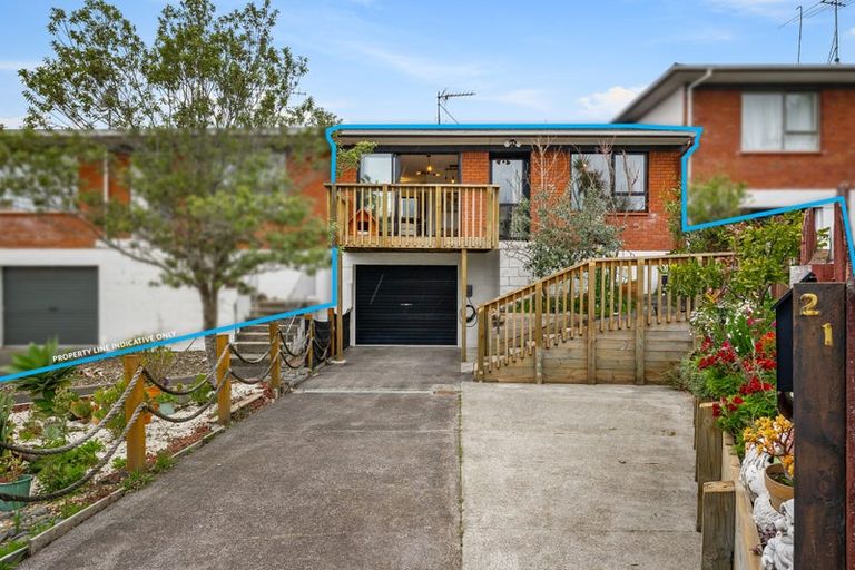 Photo of property in 2/1 Forsythe Place, Massey, Auckland, 0614