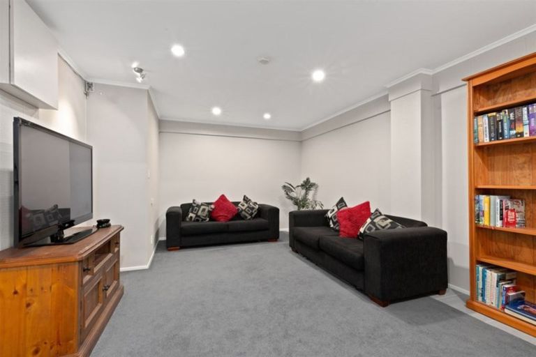 Photo of property in 19 Hartley Terrace, Massey, Auckland, 0614