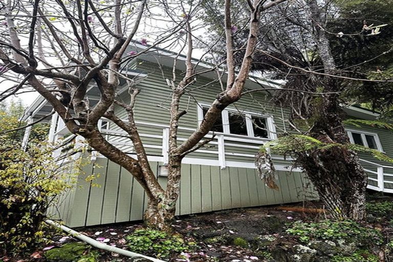 Photo of property in 802 West Coast Road, Oratia, Auckland, 0604