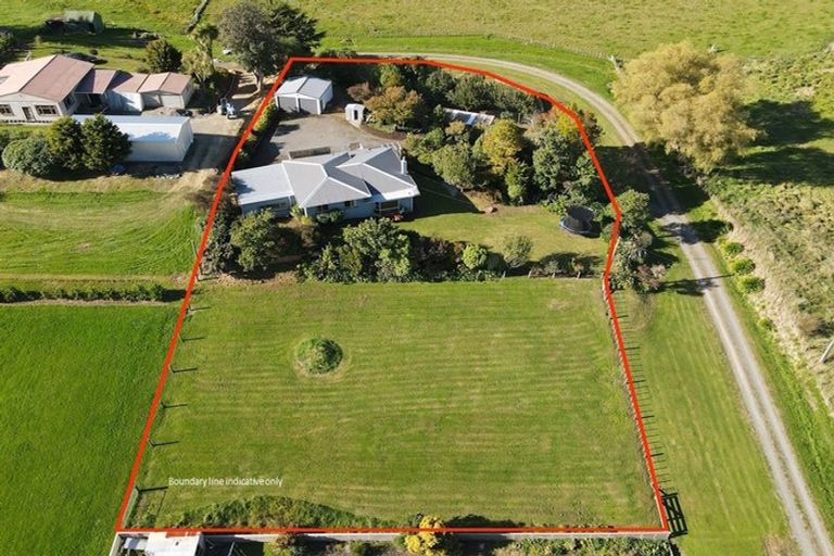 Photo of property in 25 Levin Street, Halcombe, Feilding, 4779