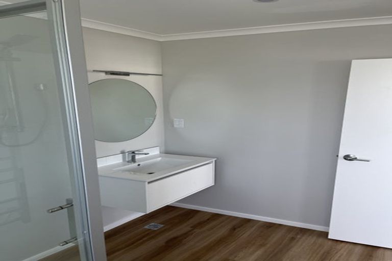 Photo of property in 1 Cynisca Crescent, Wallaceville, Upper Hutt, 5018