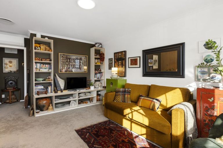 Photo of property in 300 Karori Road, Karori, Wellington, 6012