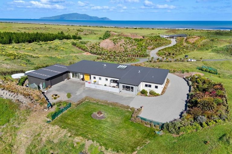 Photo of property in 25 Mahurenga Lane, Te Horo, Otaki, 5581