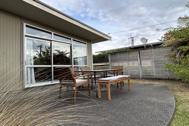 Photo of property in 2/12 Gradwell Place, Two Mile Bay, Taupo, 3330