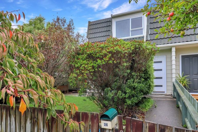 Photo of property in 24 Wagon Road, Stokes Valley, Lower Hutt, 5019