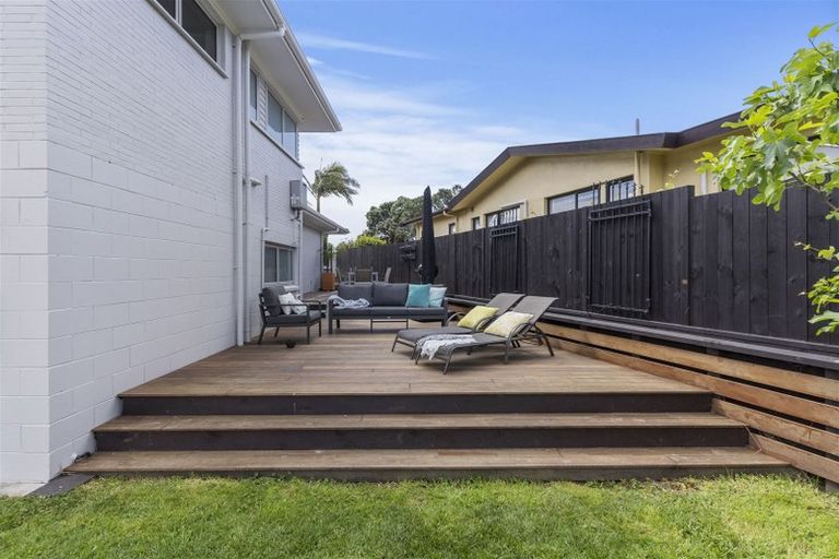 Photo of property in 24 Gulf Crest, Bucklands Beach, Auckland, 2012