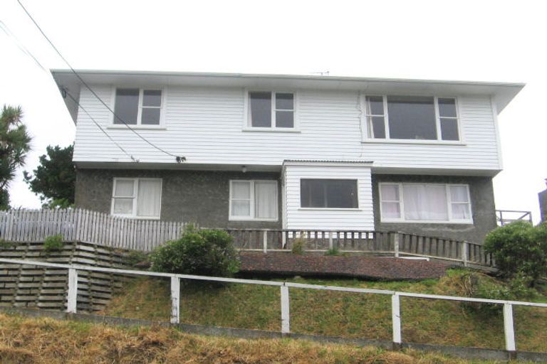 Photo of property in 12 Huntingdon Street, Northland, Wellington, 6012