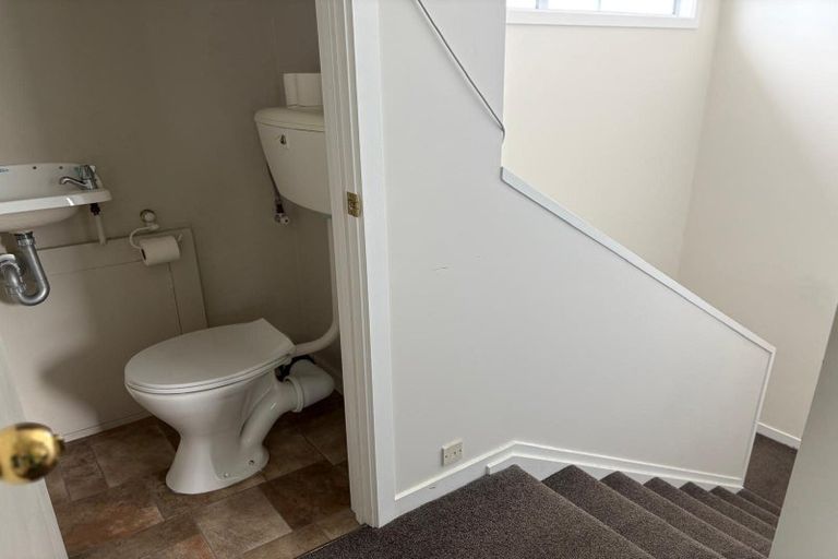 Photo of property in 2/11a Newnham Terrace, Upper Riccarton, Christchurch, 8041