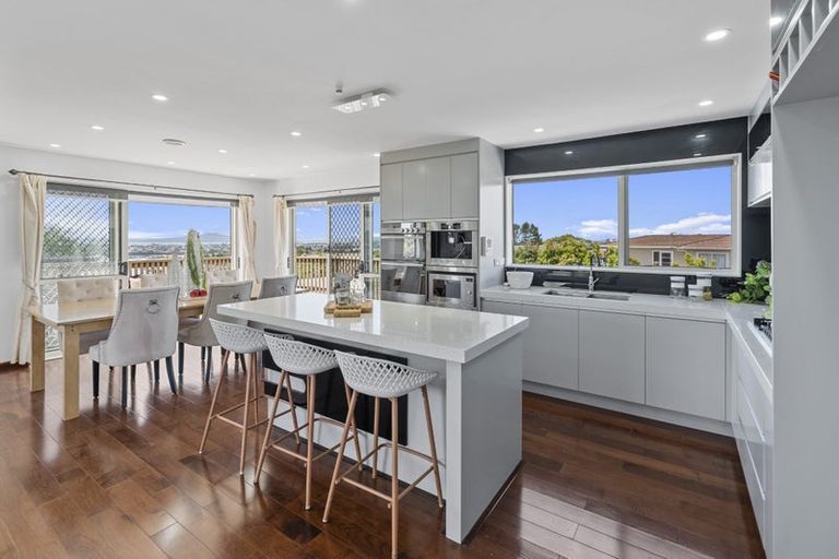 Photo of property in 627a Glenfield Road, Totara Vale, Auckland, 0629