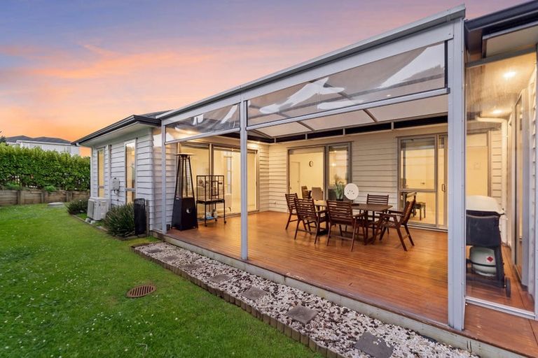 Photo of property in 12 Pommes Way, Silverdale, 0932