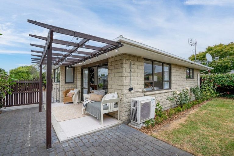 Photo of property in 1/52a Aorangi Road, Bryndwr, Christchurch, 8053