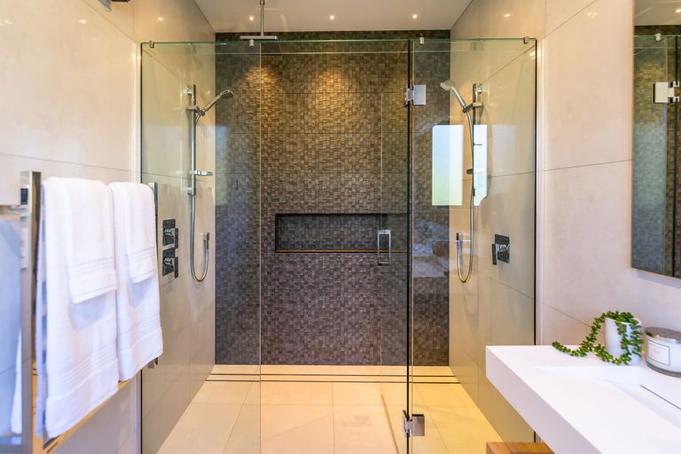 Photo of property in 10 Hilltop Lane, Mount Pleasant, Christchurch, 8081