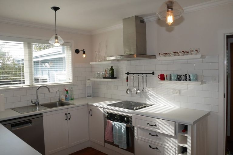 Photo of property in 27 Aorangi Road, Paraparaumu, 5032