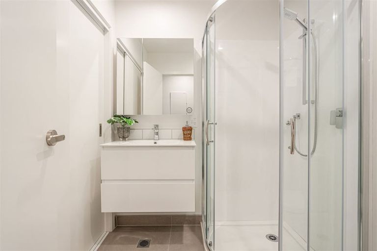 Photo of property in 7 Meg Lane, Glen Eden, 0602