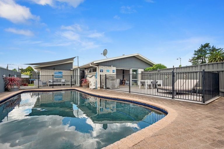 Photo of property in 2 Morrow Avenue, St Andrews, Hamilton, 3200