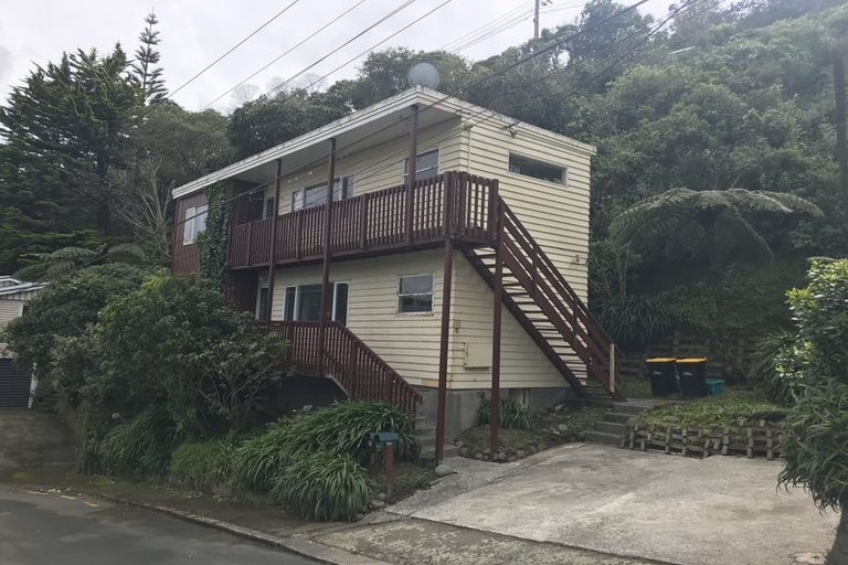 Photo of property in 5a Chella Way, Khandallah, Wellington, 6035