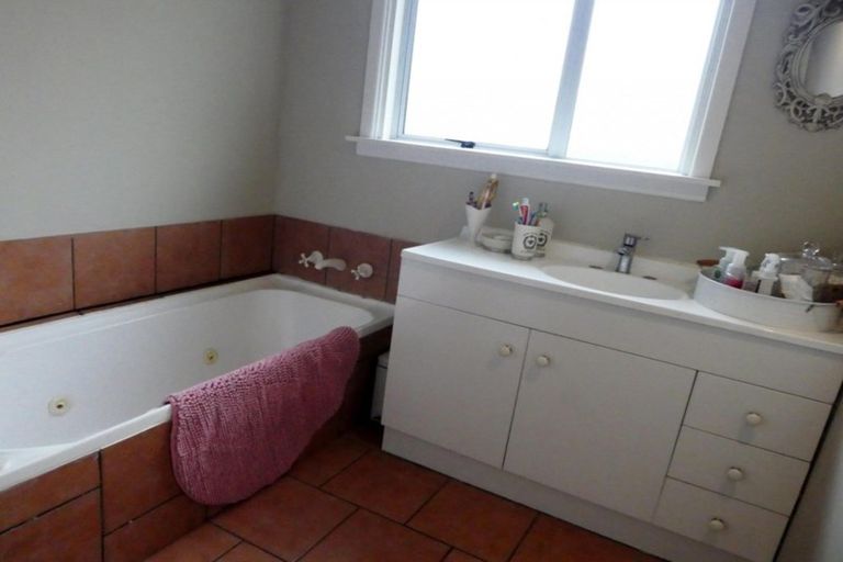 Photo of property in 121 Pages Road, Wainoni, Christchurch, 8061