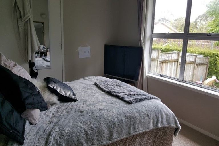 Photo of property in 1/236 Glamorgan Drive, Northcross, Auckland, 0630