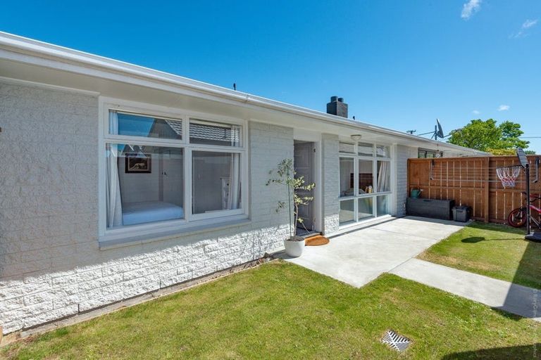 Photo of property in 2/76 Bishop Street, St Albans, Christchurch, 8014