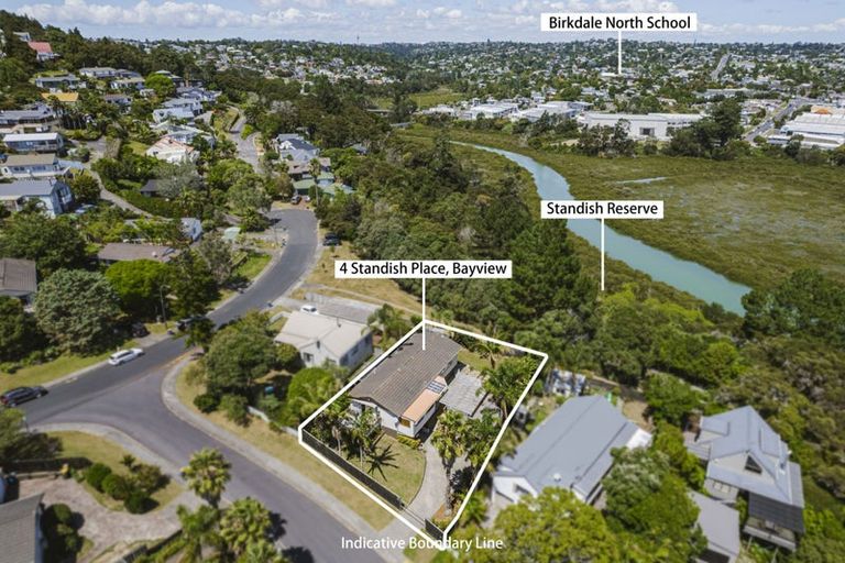 Photo of property in 4 Standish Place, Bayview, Auckland, 0629
